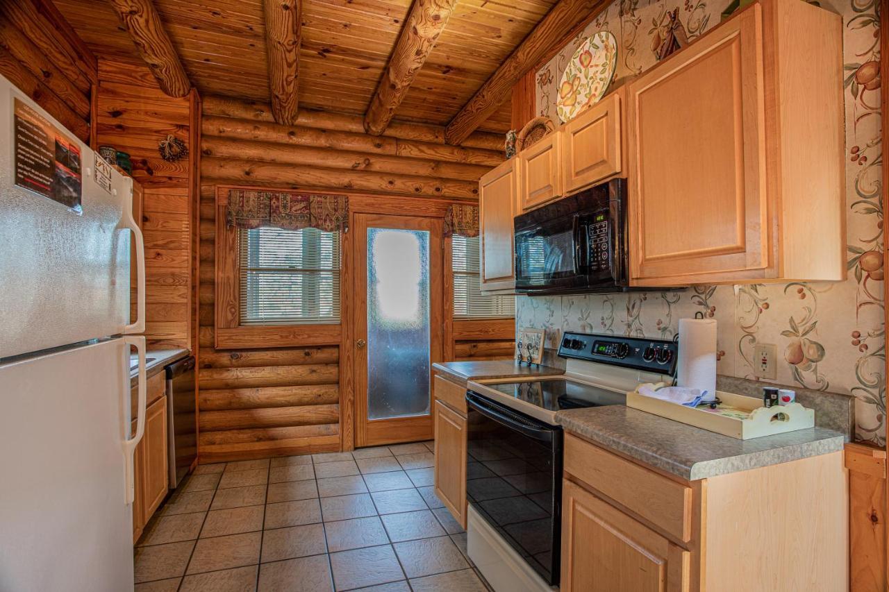 Great Wolf Cabin In Pigeon Forge! Villa Bagian luar foto