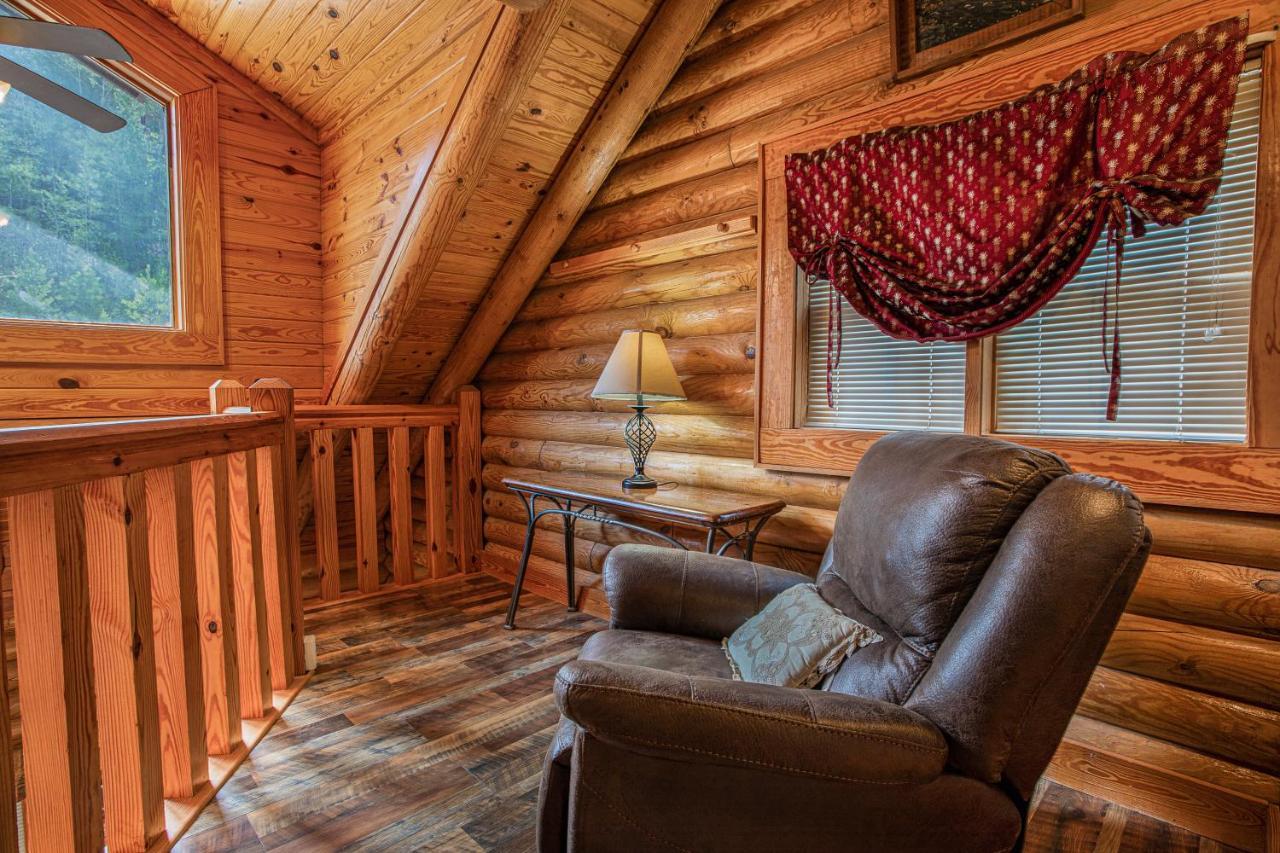 Great Wolf Cabin In Pigeon Forge! Villa Bagian luar foto