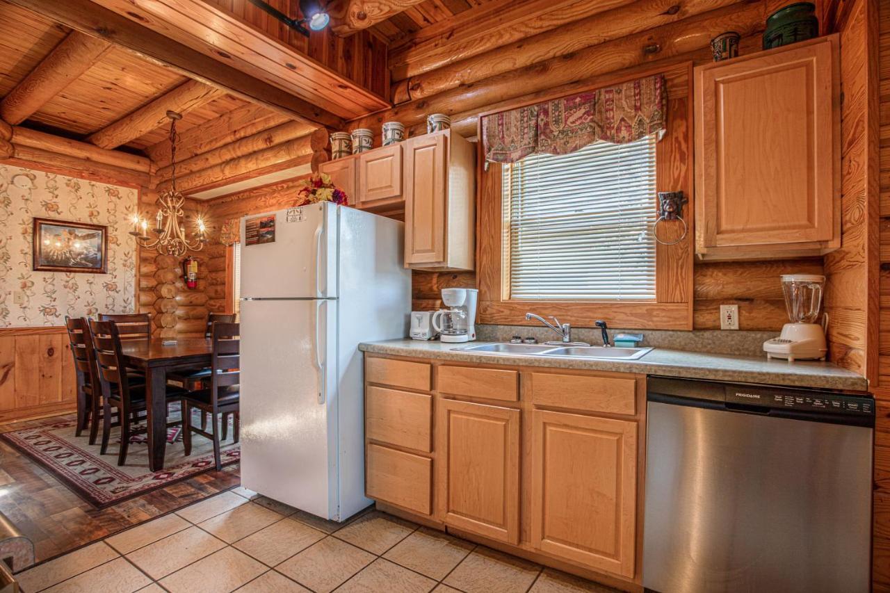 Great Wolf Cabin In Pigeon Forge! Villa Bagian luar foto