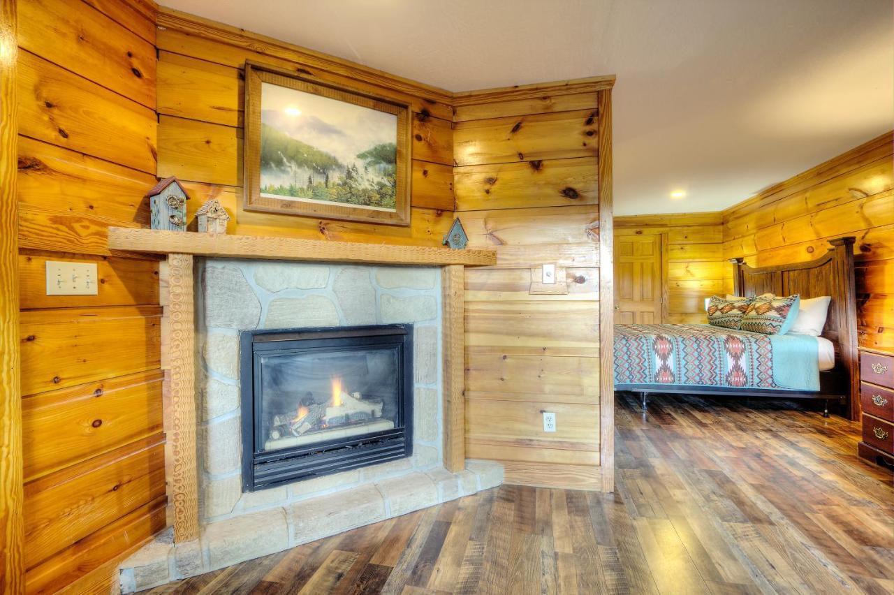 Great Wolf Cabin In Pigeon Forge! Villa Bagian luar foto