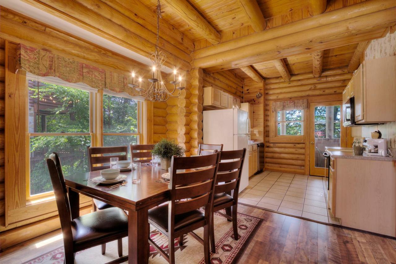 Great Wolf Cabin In Pigeon Forge! Villa Bagian luar foto
